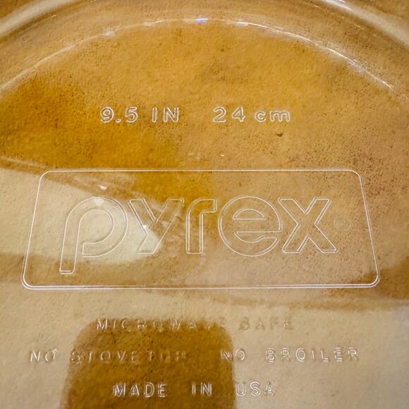 Pyrex Bakeware 9.5" Clear Scalloped Glass Classic Pie Plate Made in USA 2229 - Picture 3 of 6